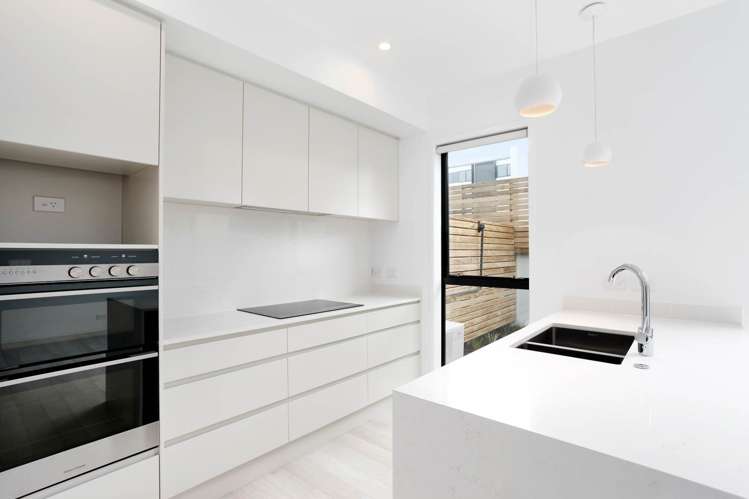 10 Kimiora Street Three Kings_4