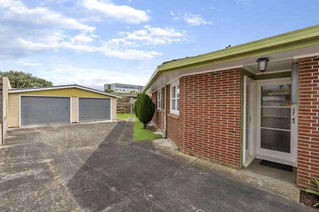 6 Michelle Place Mangere_1