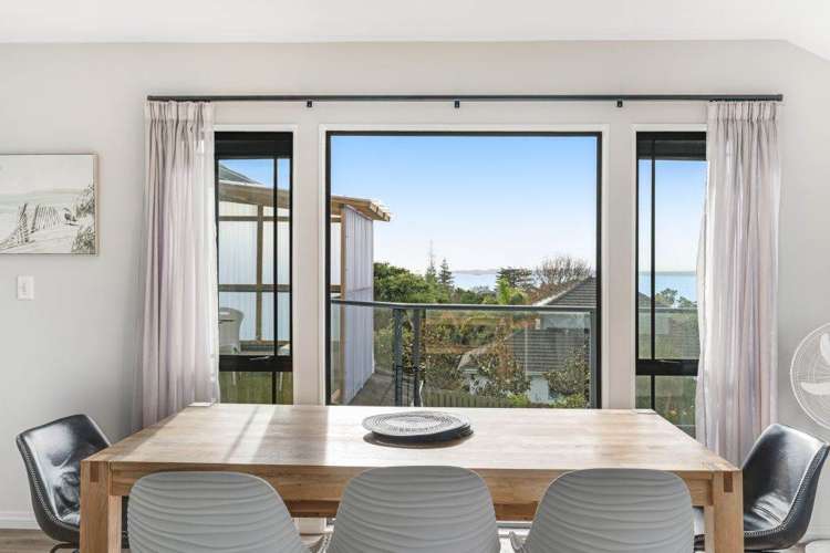 10 Beach Road Mellons Bay_24