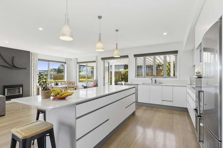 1 Manapouri Lane Aotea_9