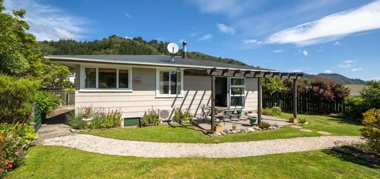 169 Waikawa Road Picton_14