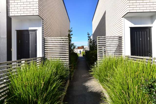 2/1 Vialou Street Hamilton Central_4