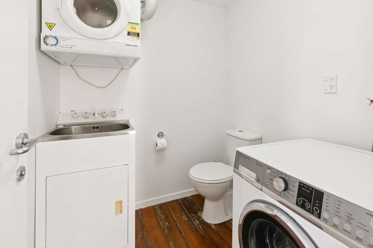 174 Queens Drive Lyall Bay_18