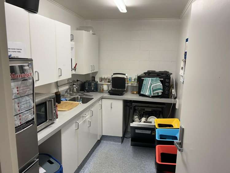 5 Lyttelton Avenue Porirua_9