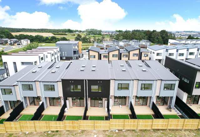 Stylish 2-Bedroom Townhouse in Flat Bush