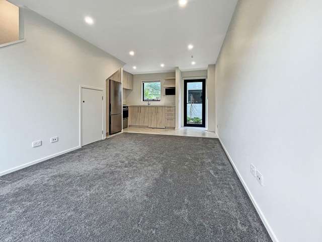 2/8 Rainey Grove Taitā_2