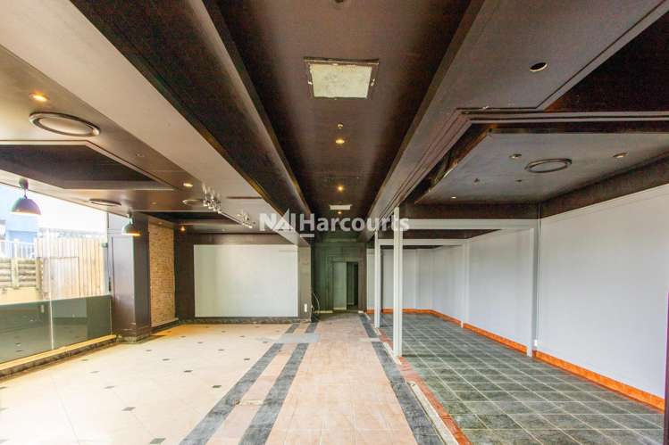 Shop 11/62-78 Hurstmere Road_0
