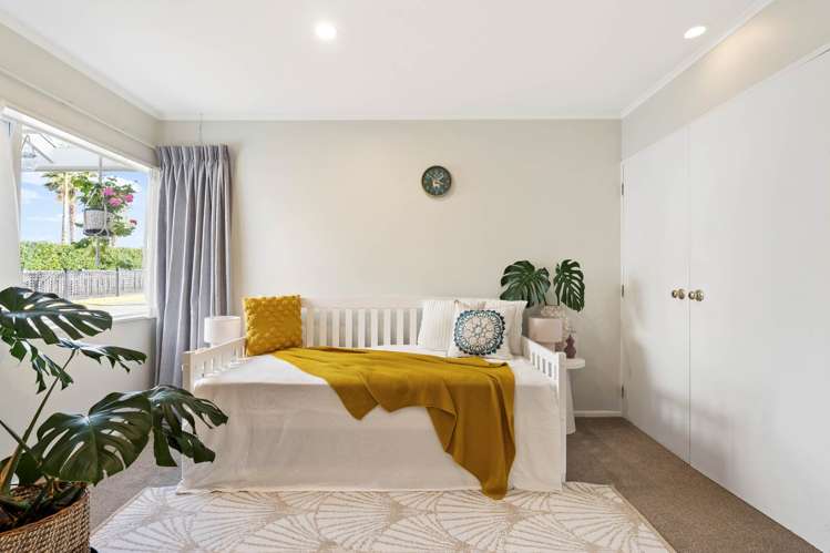 22 Windfall Grove Greenhithe_13