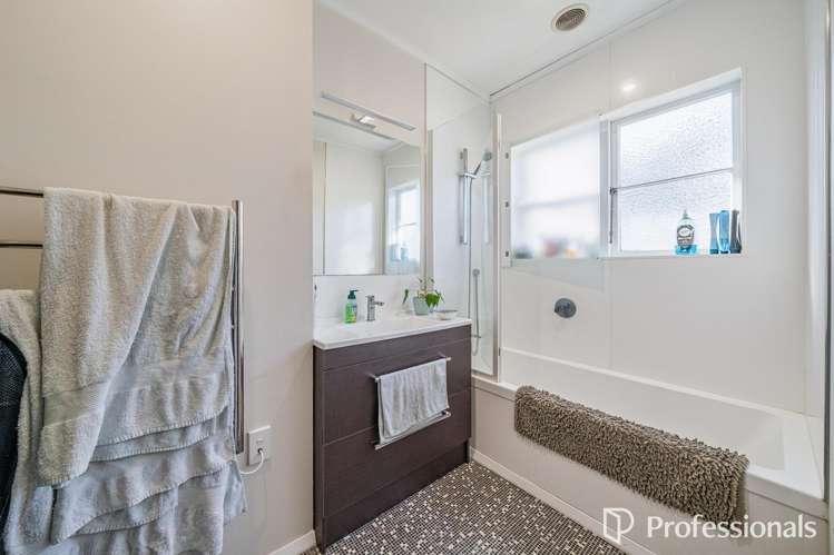 18 Burden Avenue Wainuiomata_21