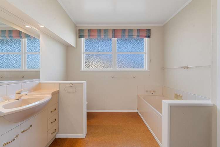 22 Woods Avenue Matua_9