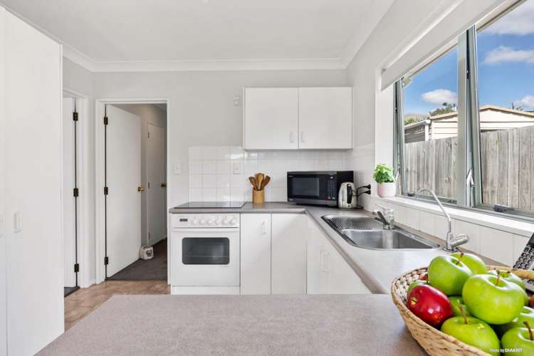 48 Bodi Place Te Atatu South_16