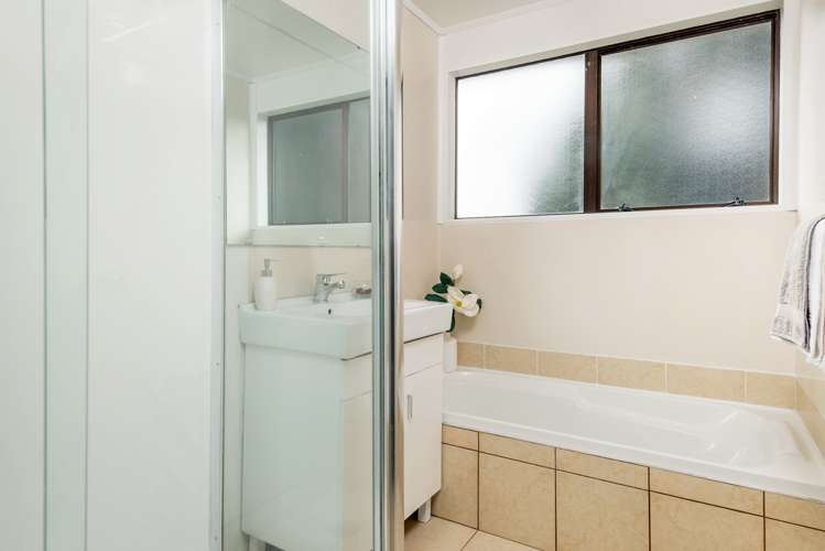 12 Halloran Place Massey_12