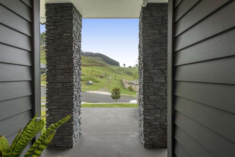 191 Ballintoy Park Drive Welcome Bay_14