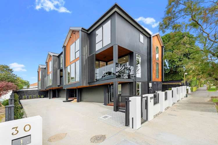 1/30 Clonbern Road Remuera_13