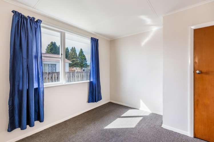 5 Mihipeka Grove Turangi_19