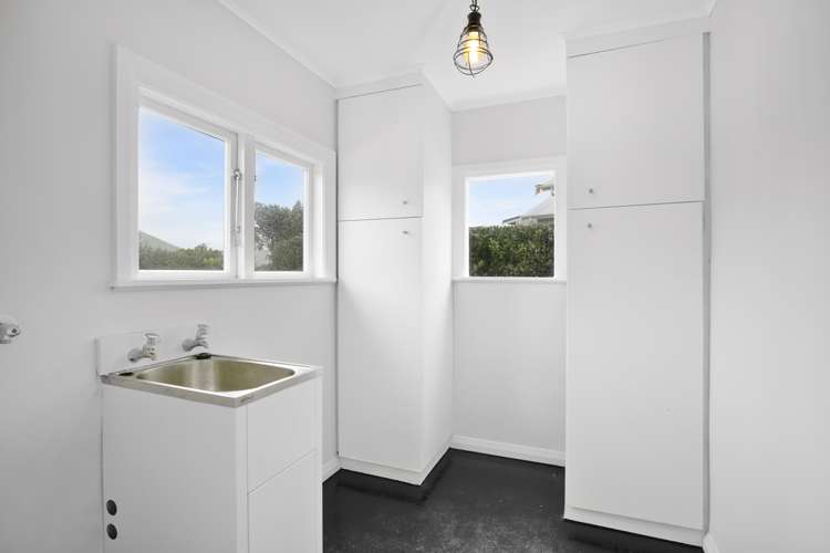 47 Queens Drive Lyall Bay_10