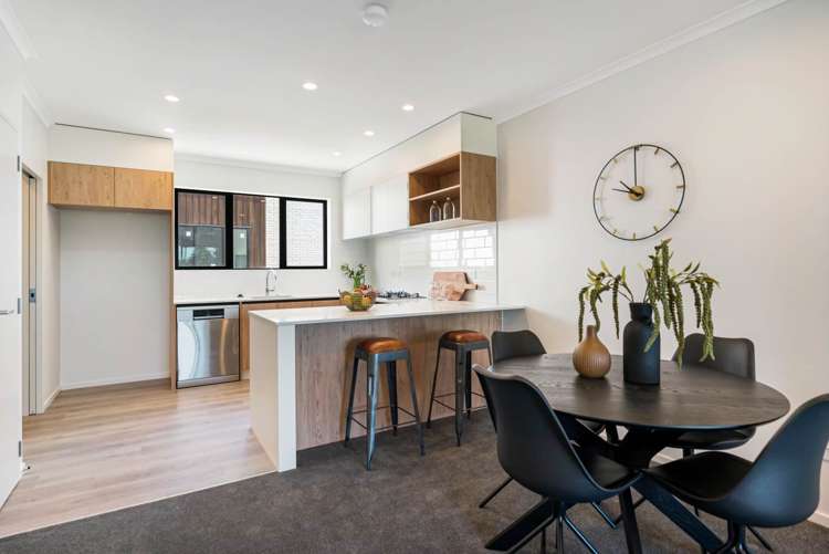 5 Henry Maxwell Way Flat Bush_7