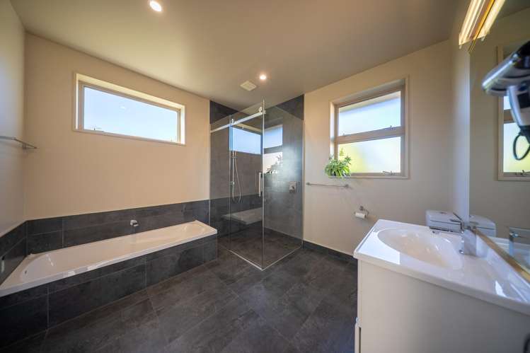 73 Holmwood Road Manapouri_19