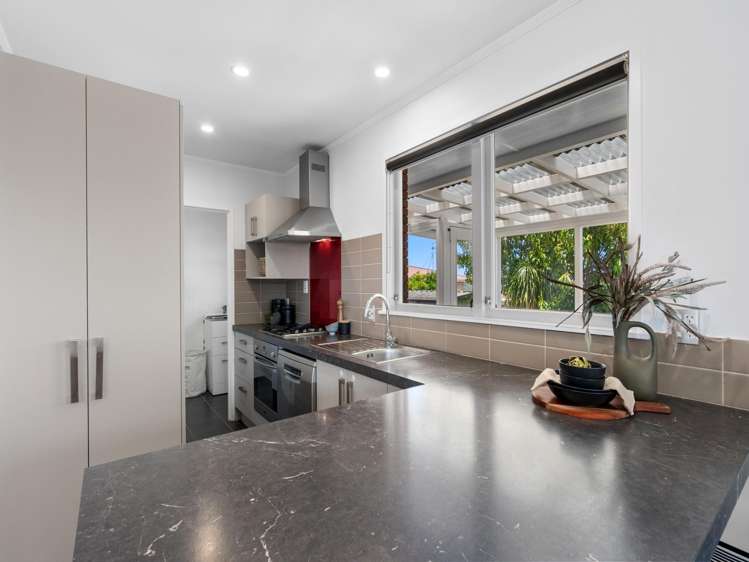 16 Ridge Street Otumoetai_10