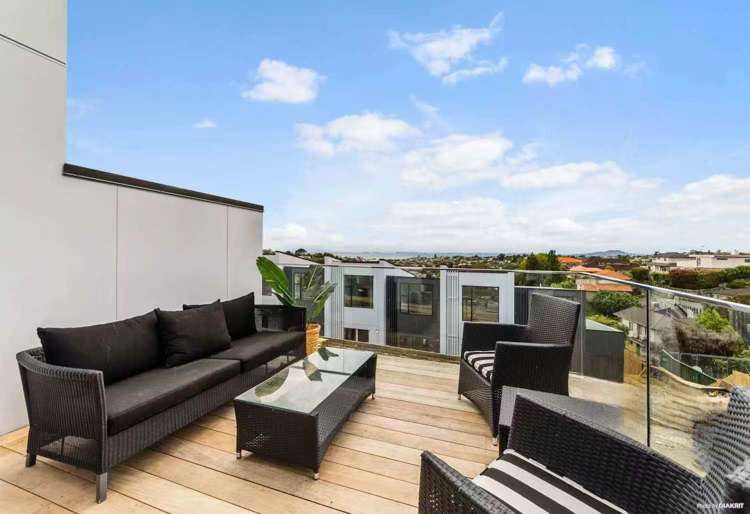 1/735 East Coast Road_1