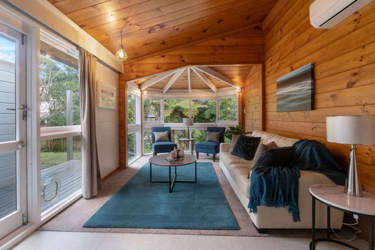 18 Easter Parade Glen Eden_10