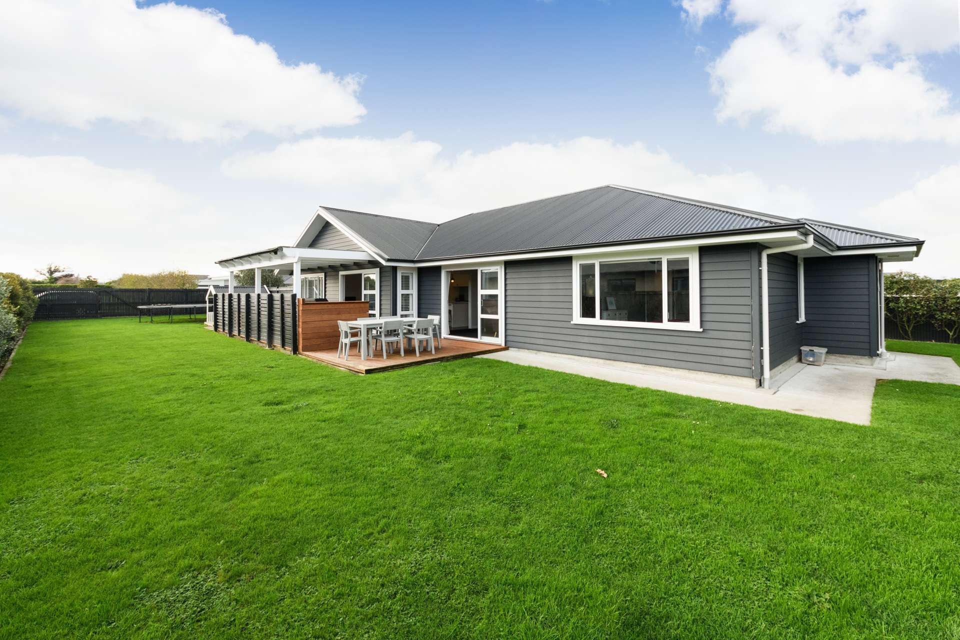 7 Roots Street East Feilding_0