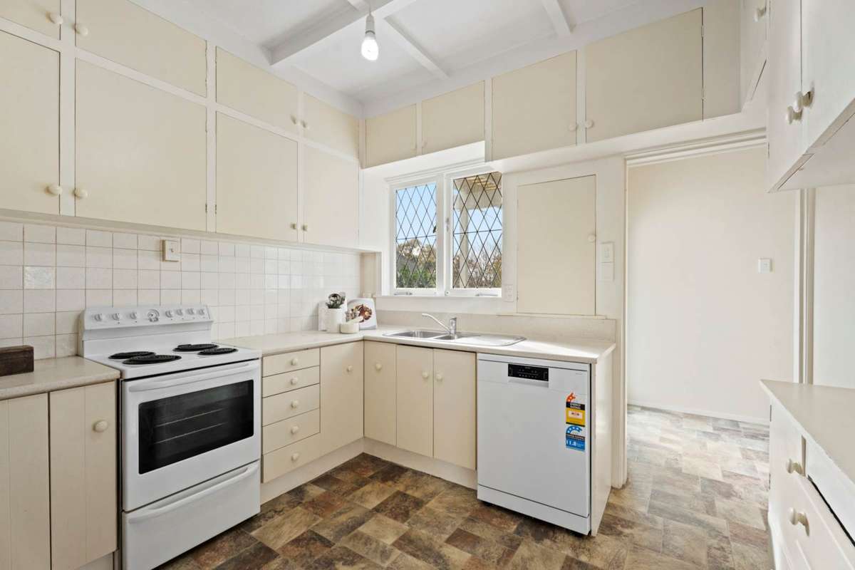 21 Waiatarua Road_1