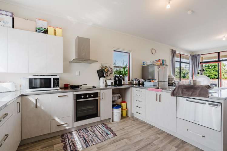 169 River Road Hamilton East_8