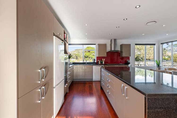 69 Thatcher Crescent Crofton Downs_8