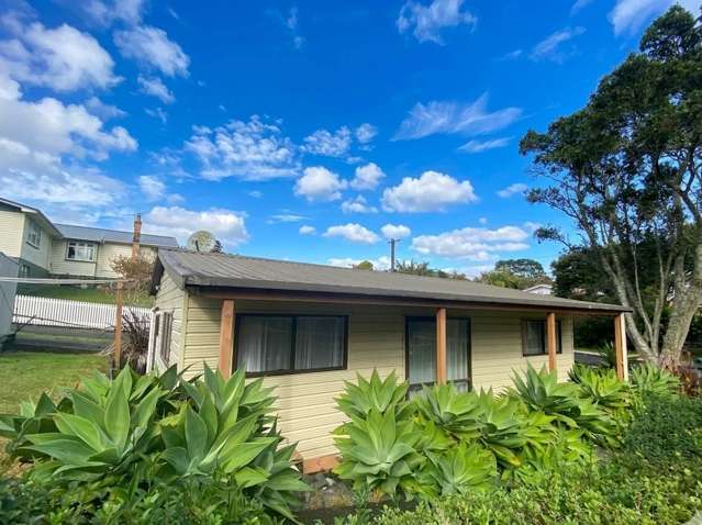 Easy Living in a Low-Maintenance, Single-Level...