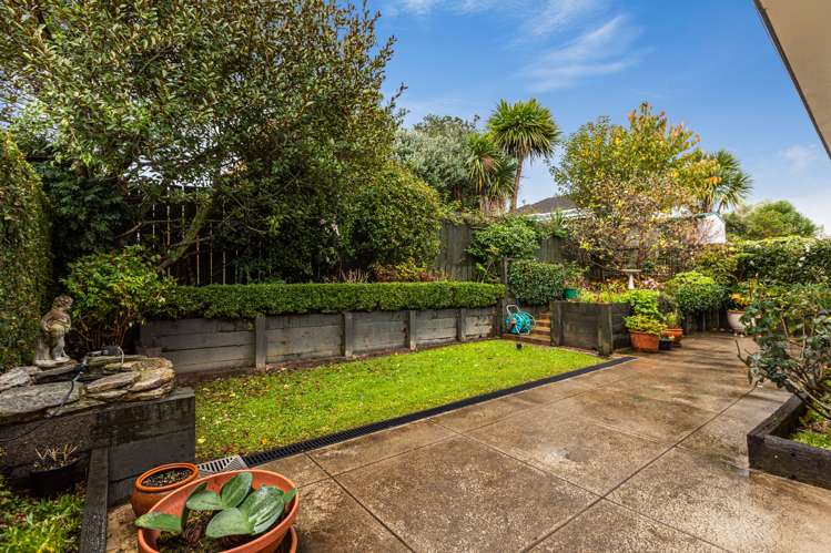 2/10 Gerard Way Saint Johns_3