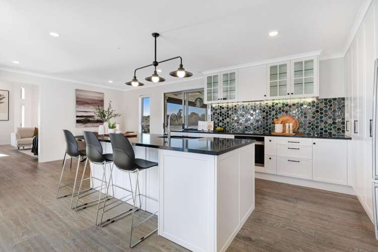 1/4 Roberts Road Matakatia_9