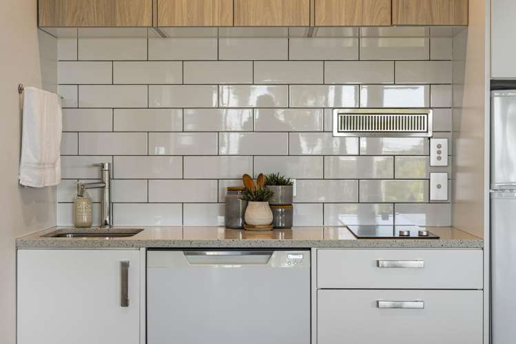 7 Commodore Parry Road Castor Bay_21