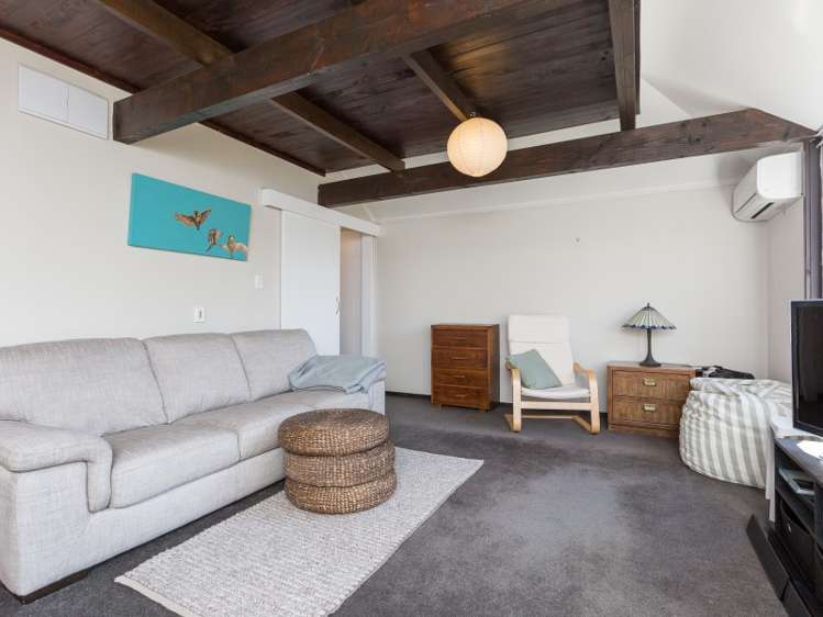 144 Akaroa Drive Maupuia_1