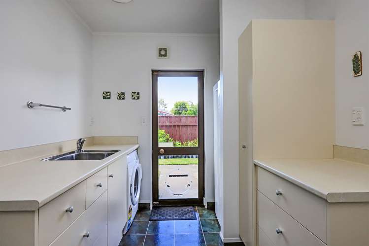 8 Webb Place Taradale_13