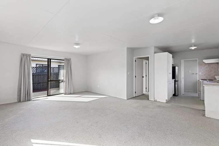 2/65 Wakefield Street Alicetown_5