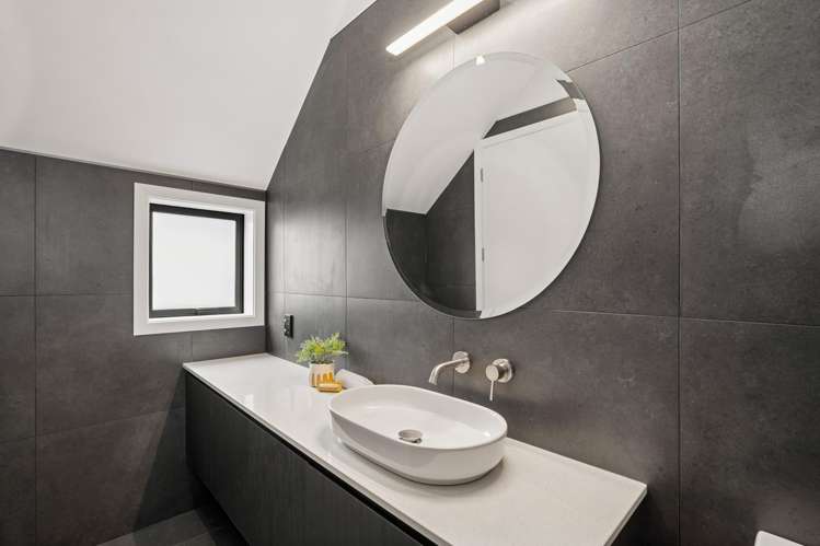 7 Mckenzies Shute Jacks Point_16