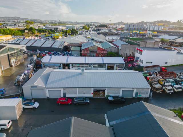 598SQM Versatile Warehouse For Sale