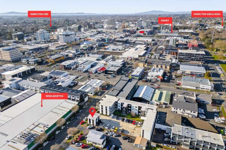 1/17 Vialou Street Hamilton Central_7