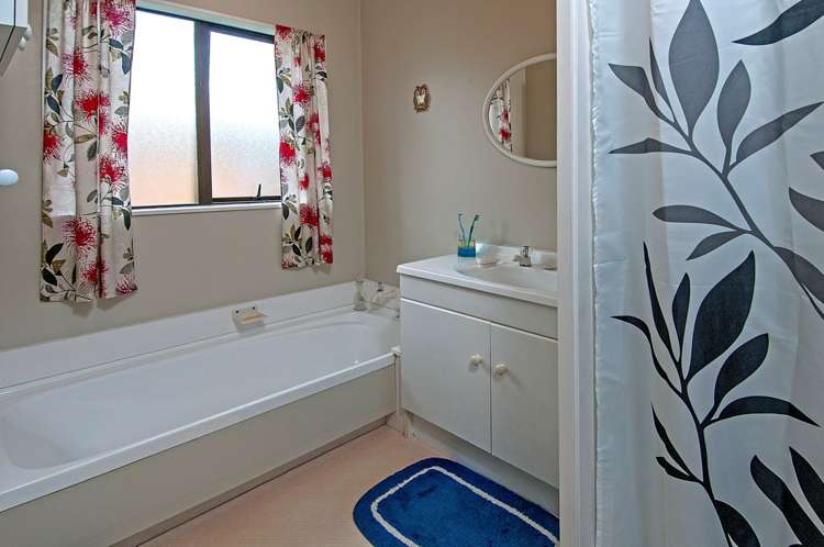 4a Vodanovich Road Te Atatu South_5