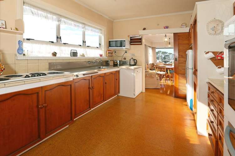 69 Tirimoana Road Te Atatu South_9