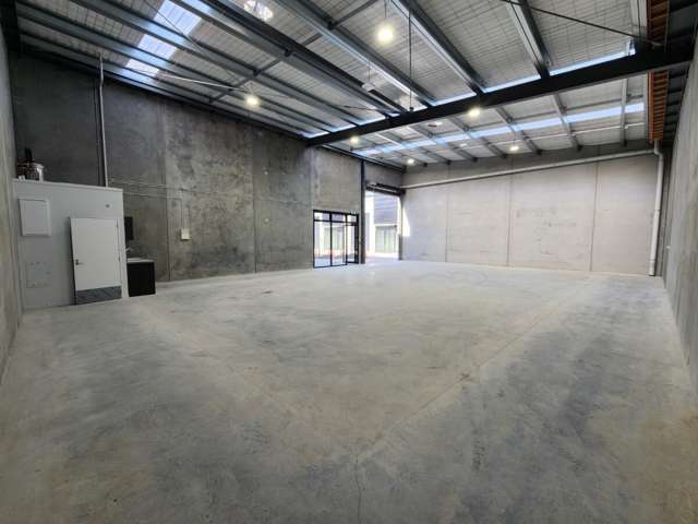 Brand new 235 sq m Middleton warehouse