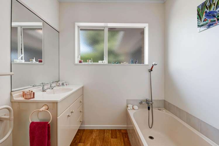 4 Lakeside Drive Orewa_20