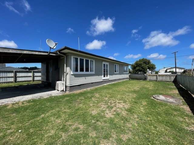 3-Bedroom Home with Large Fenced Backyard - Close to Shops