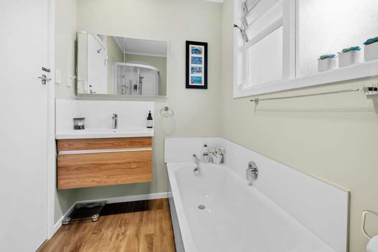 25 Alastair Avenue Owhata_13