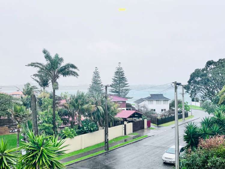 2/4 Morrow Avenue Bucklands Beach_8