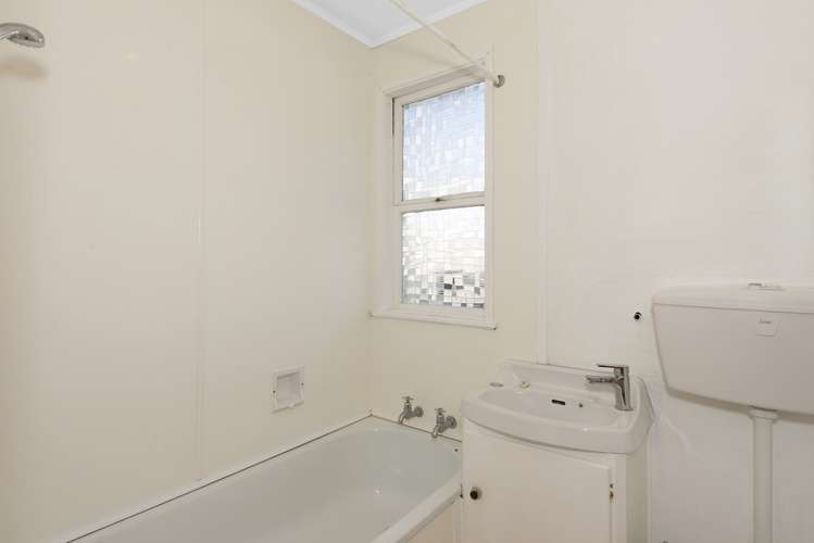 2/14 Eyre Street Henderson_10