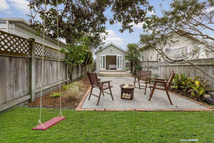 18 Apu Crescent Lyall Bay_10