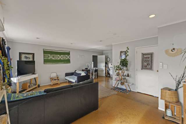 48 & 48A Lauderdale Road Birkdale_2