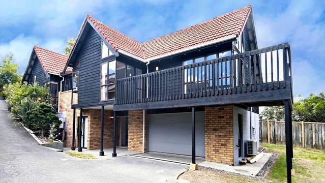 Spacious, Sun-Filled Family Home in Prime Forr...